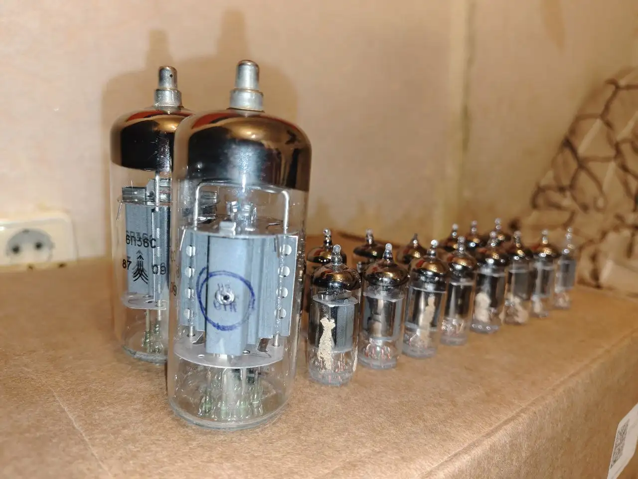 Продажа радиоламп, логических элементов и радиодеталей - Электронные компоненты (Барахолка) в Самара