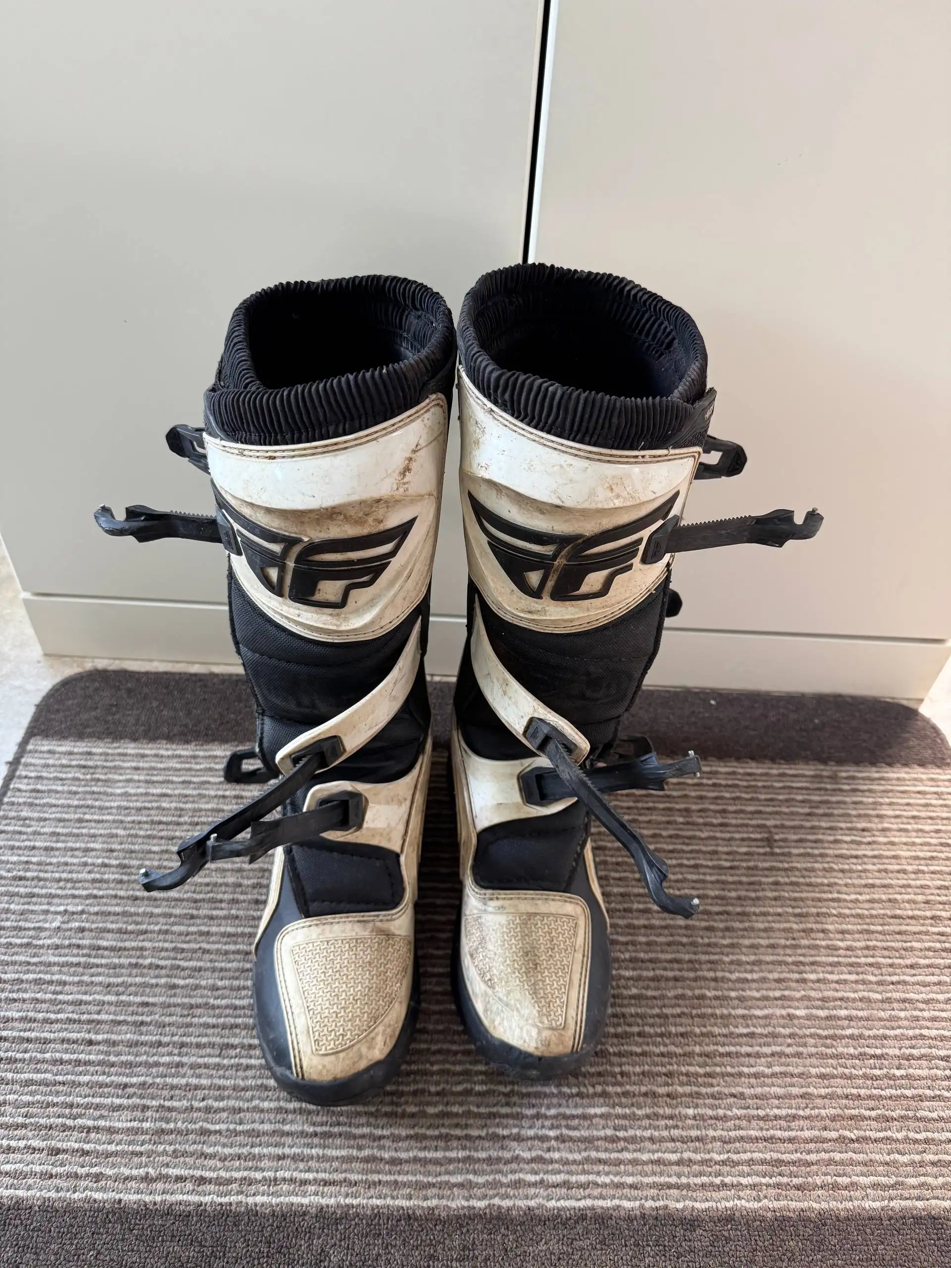 Продажа мотоэкипировки: панцирь Leatt 6.5 Pro, шлем, штаны Fox 360, боты - Мотоэкипировка (Хобби и отдых) в Самара