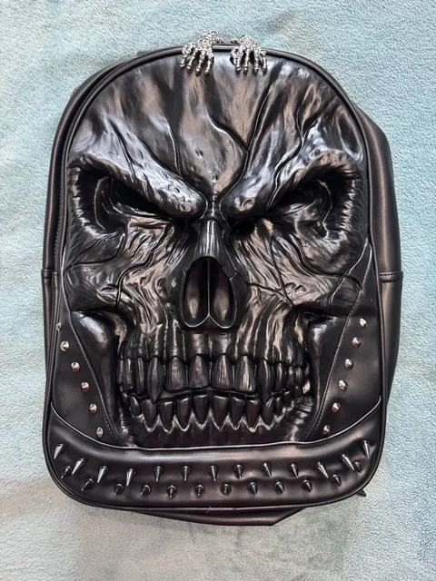 Шикарный новый рюкзак с объемным черепом - Микрофоны в Самара