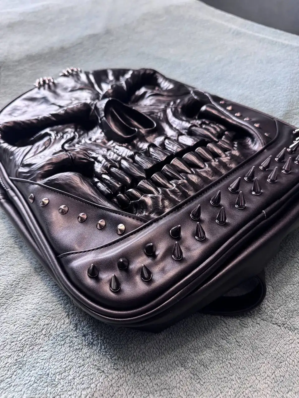 Шикарный новый рюкзак с объемным черепом - Рюкзаки (Барахолка) в Самара