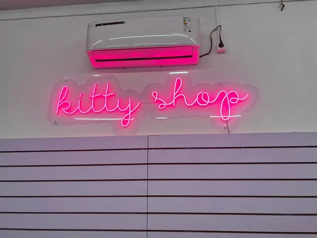 Неоновая вывеска и гипсовые буквы для магазина - Микрофоны в Самара