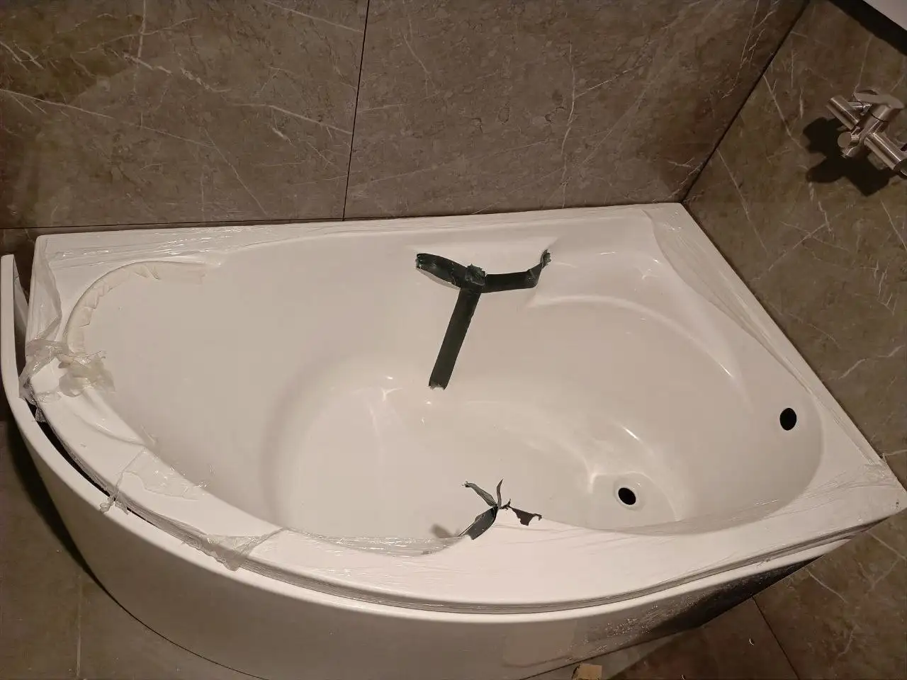 Угловая ванна с боковой панелью - Сантехника (Для дома и дачи) в Самара