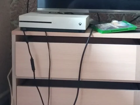 Продам Xbox One S с аксессуарами - частное объявление в Самара