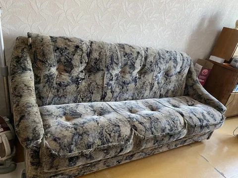 Диван почти новый срочно - Часы в Самара