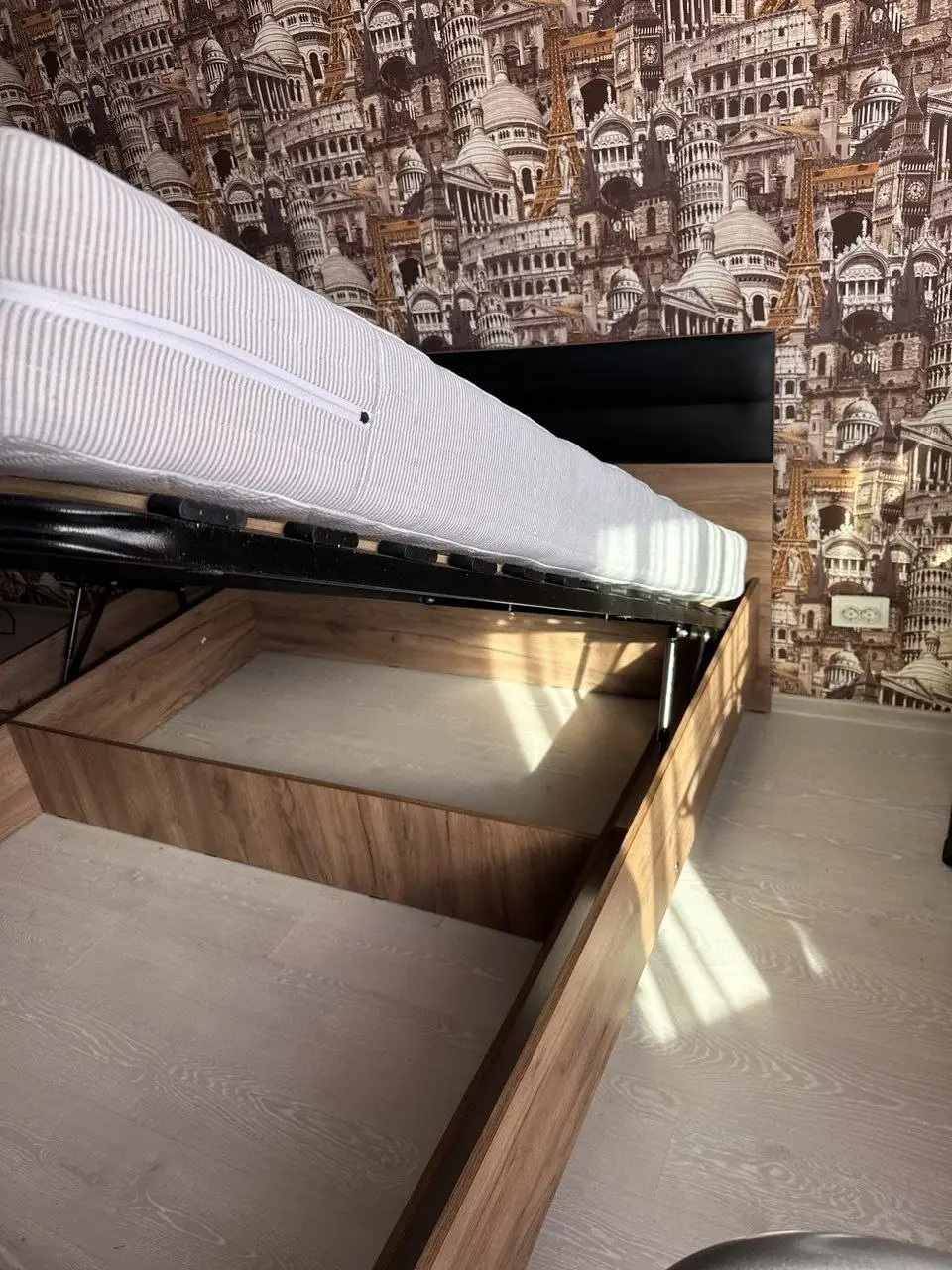 Продам кровать с матрасом, двухспальная - Мебель (Для дома и дачи) в Самара