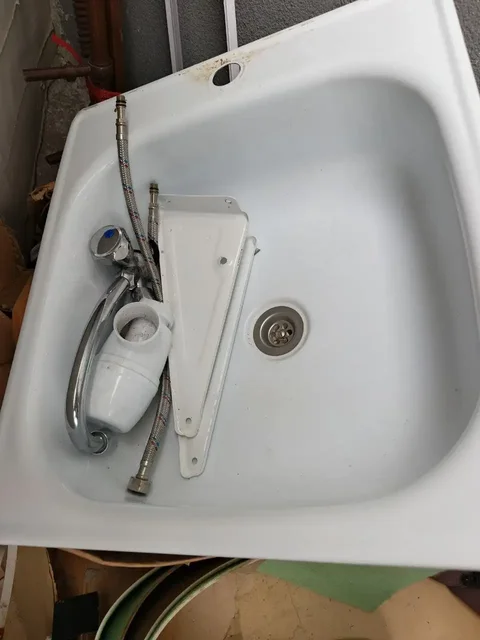 Продам раковину со смесителем - Канцтовары в Самара