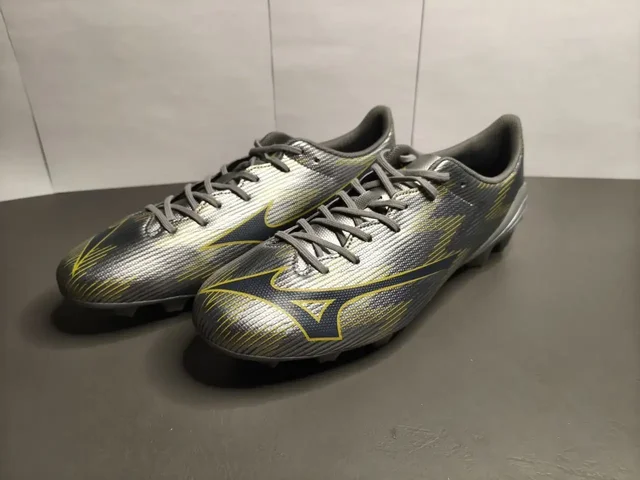 Продажа футбольных бутс разных моделей - Джинсы в Самара