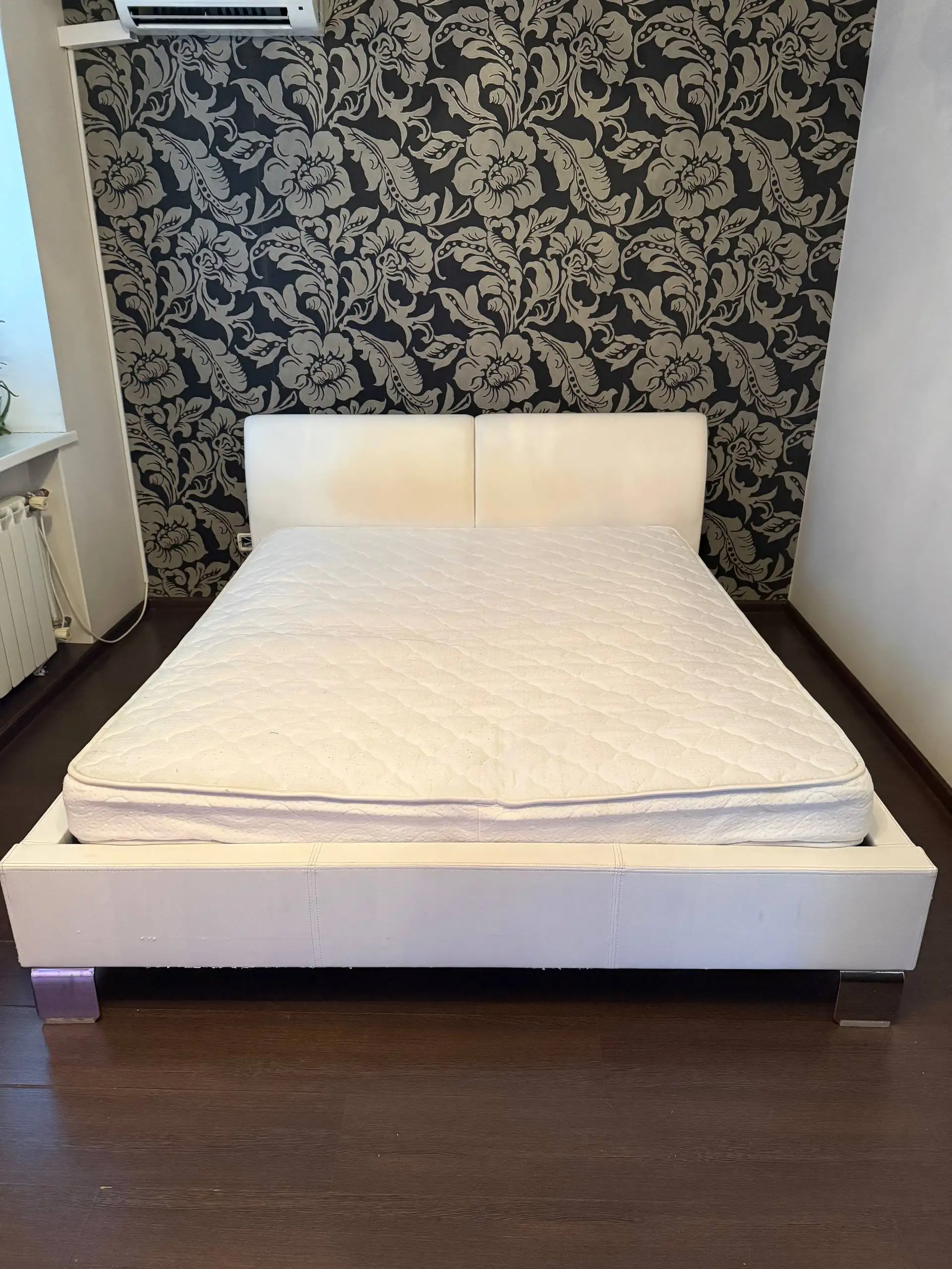 Продажа полного комплекта мебели: кровать с матрасом, шкаф, комод, зеркало - Мебель (Барахолка) в Самара