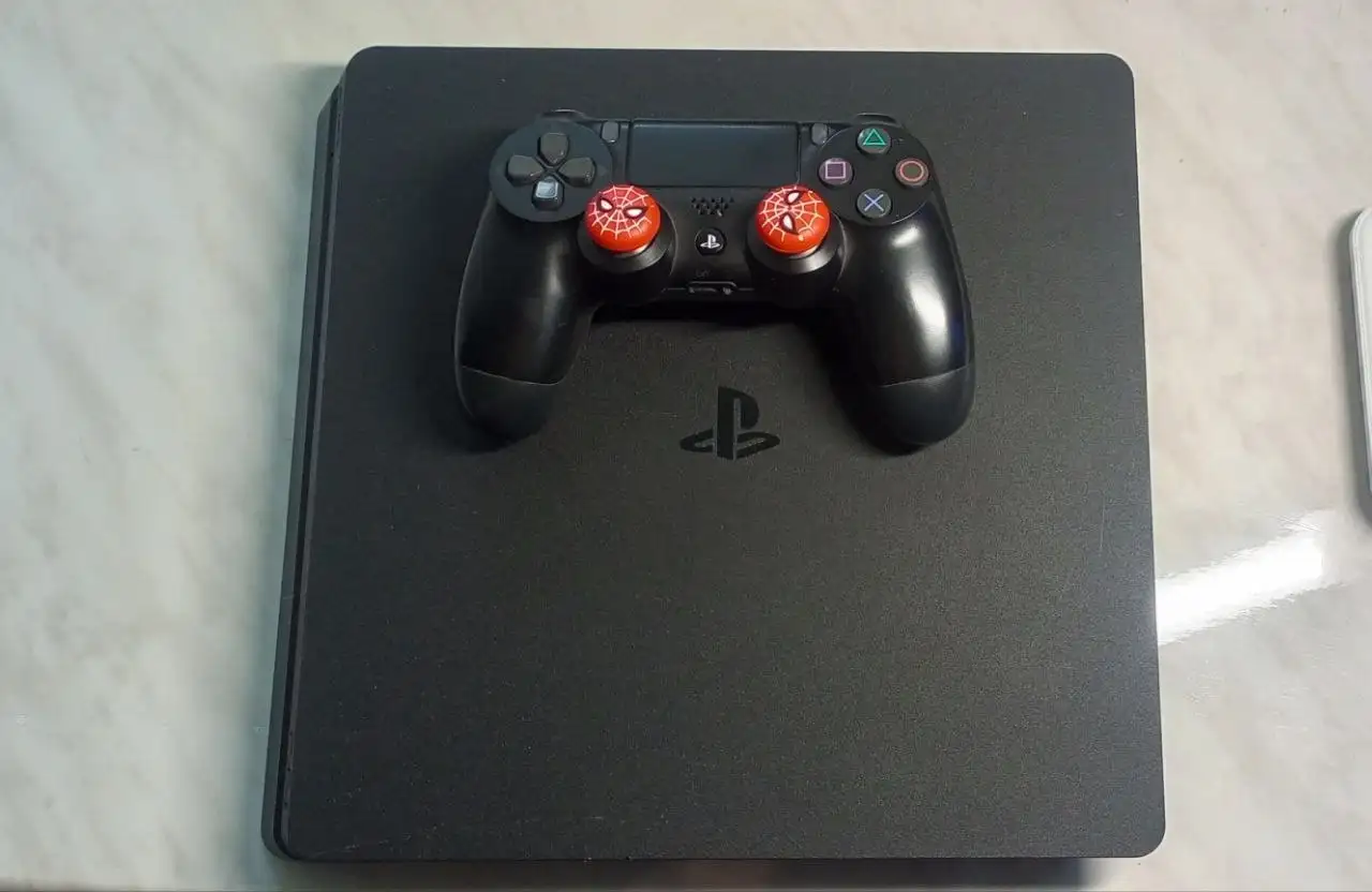 Игровая приставка PlayStation 4 Slim в комплекте с игрой - Игровые приставки (Электроника) в Самара