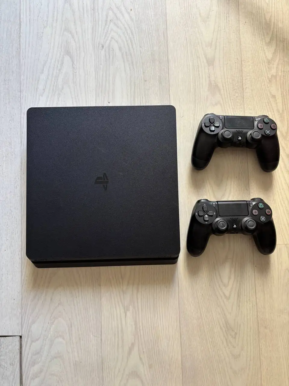 PlayStation 4 Slim 1TB с двумя геймпадами и подпиской PS+ - Игры и консоли (Хобби и отдых) в Самара