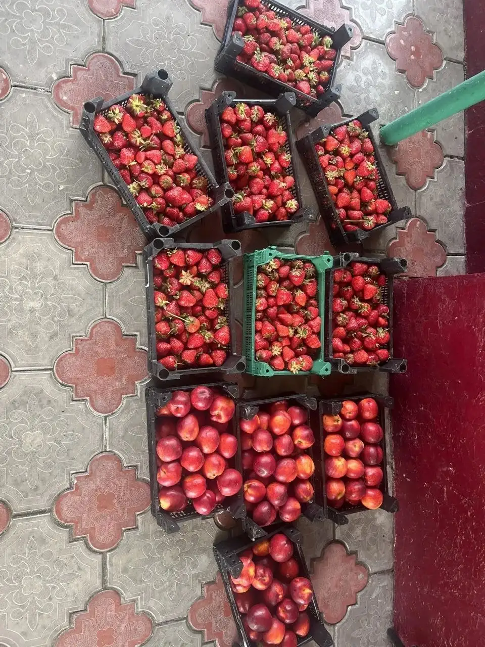Продам нектарины и клубнику - Фрукты и овощи (Барахолка) в Самара