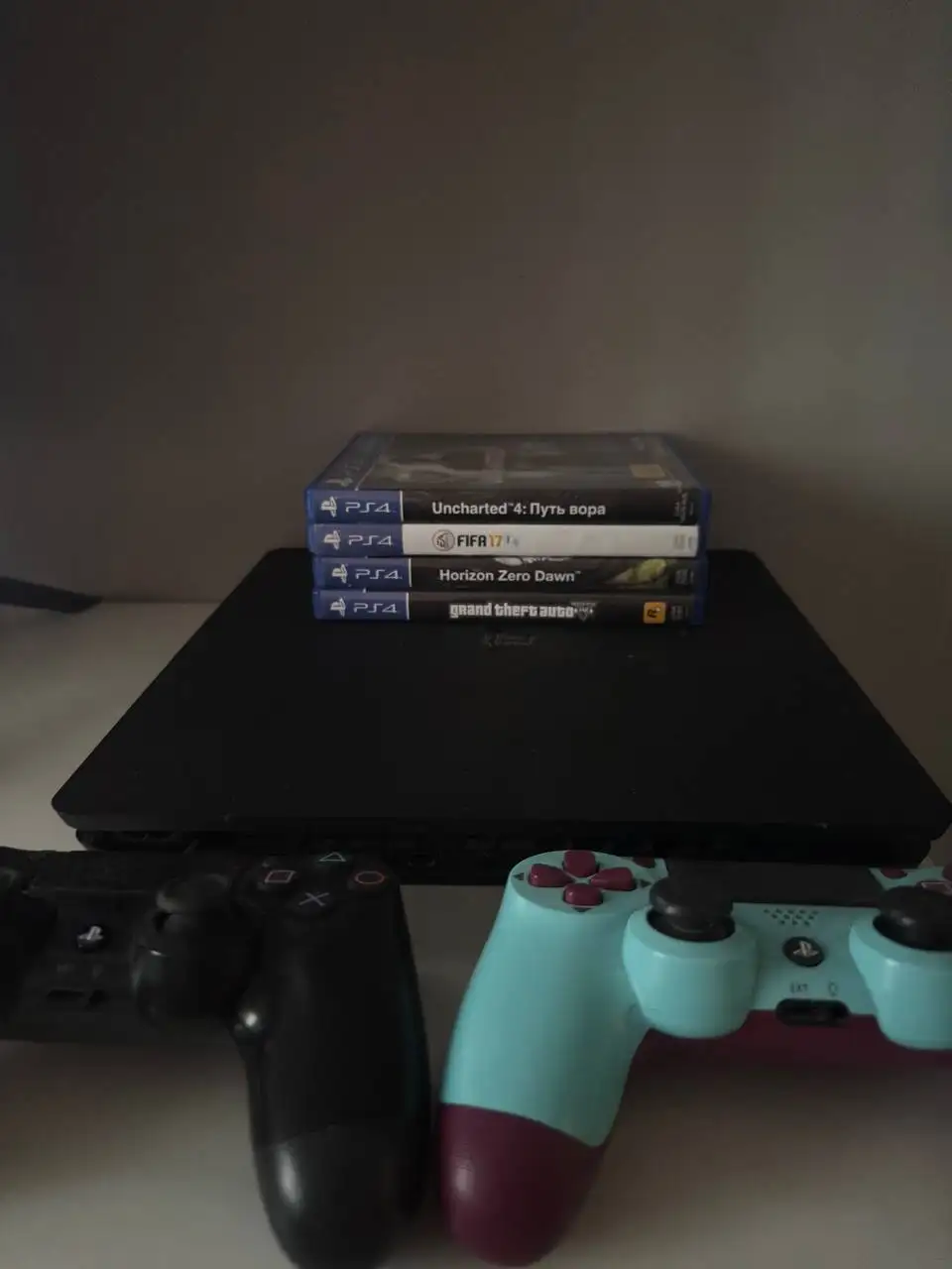 Продажа PS4 Slim с джойстиками и играми - Игровые приставки (Электроника) в Самара