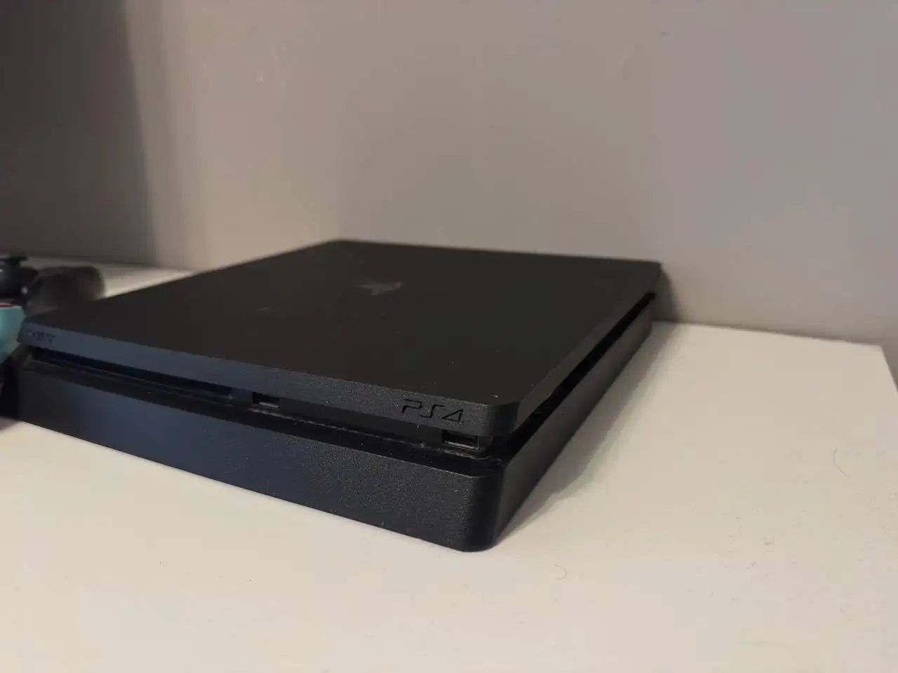 Продажа PS4 Slim с джойстиками и играми - Игровые приставки (Электроника) в Самара