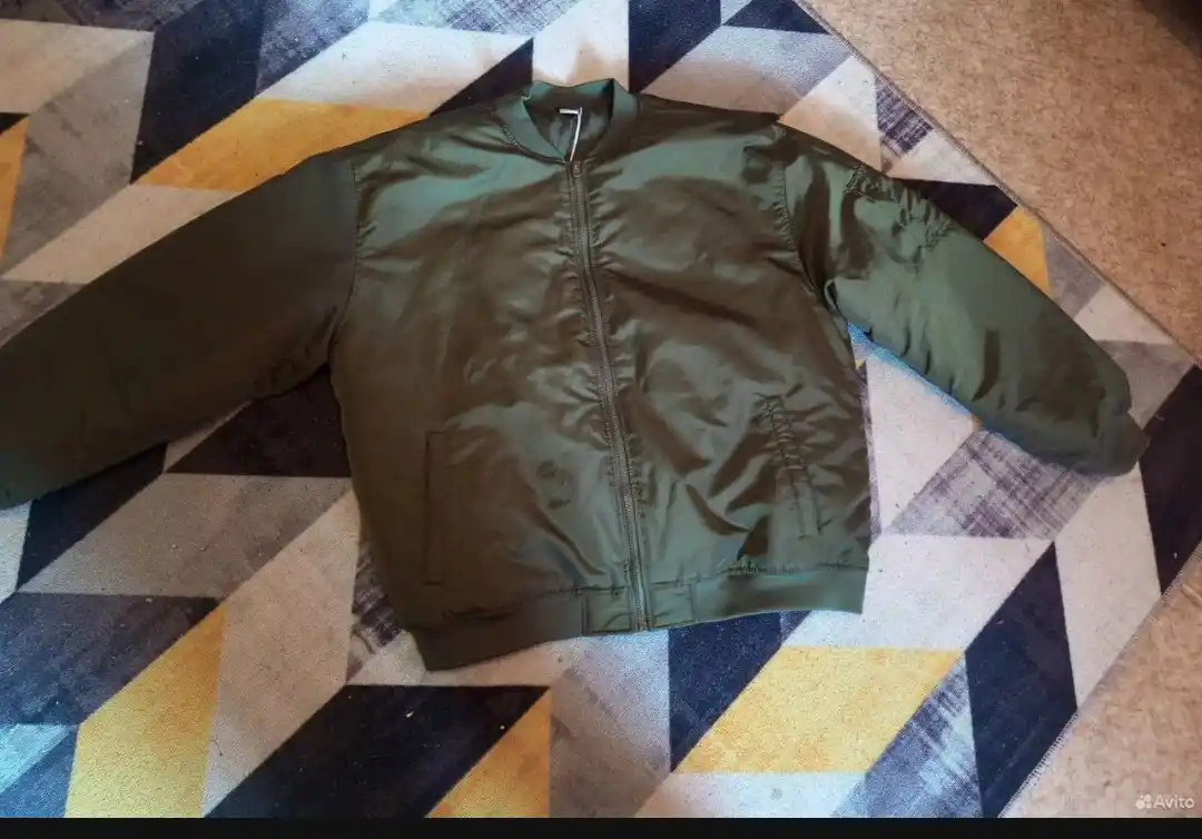 Продам дутый зимний бомбер