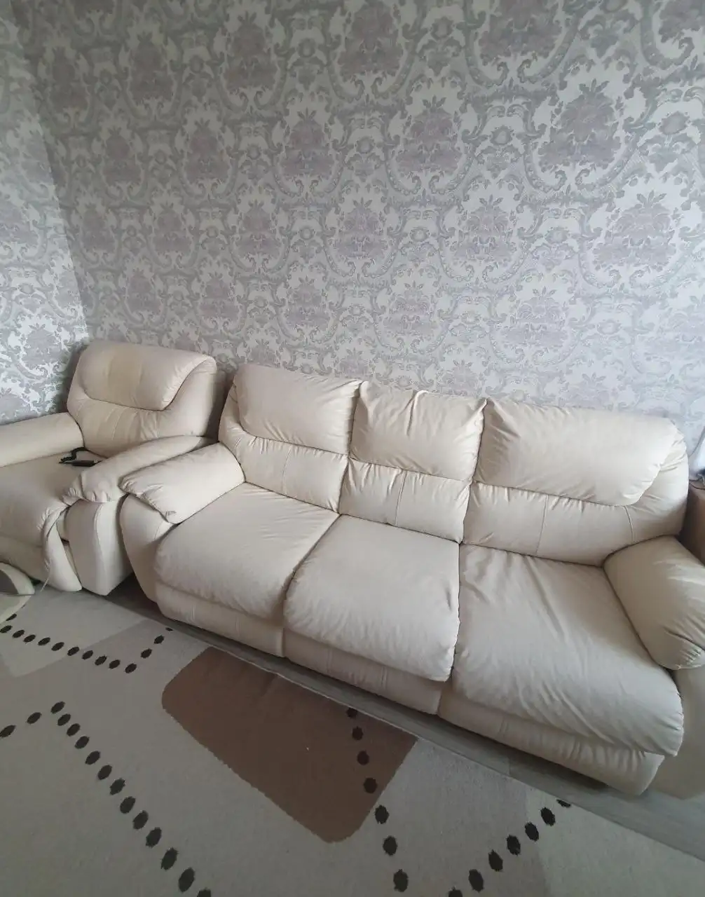 Продам кожанный диван и кресло