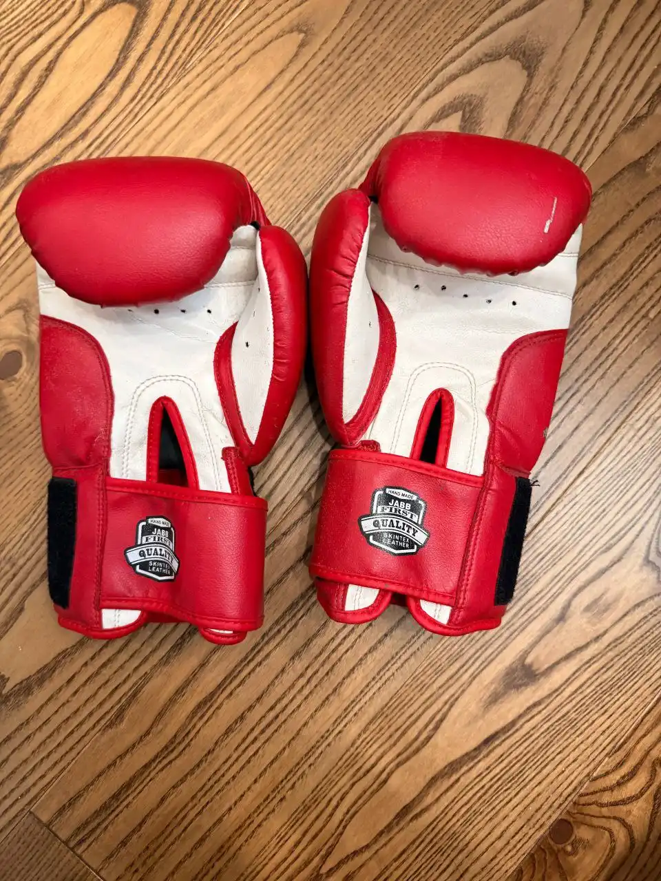 Продам боксёрские перчатки JABB