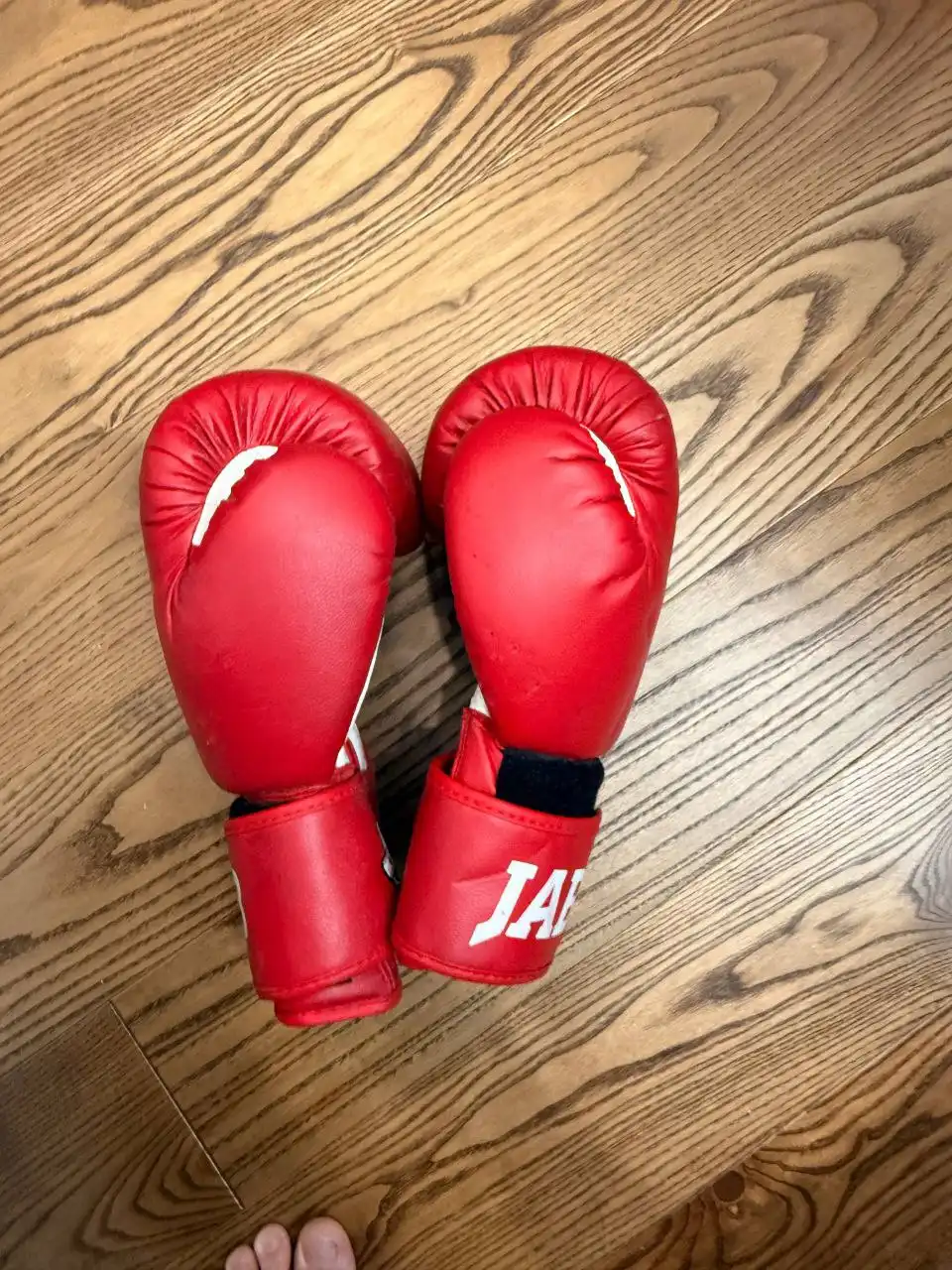 Продам боксёрские перчатки JABB