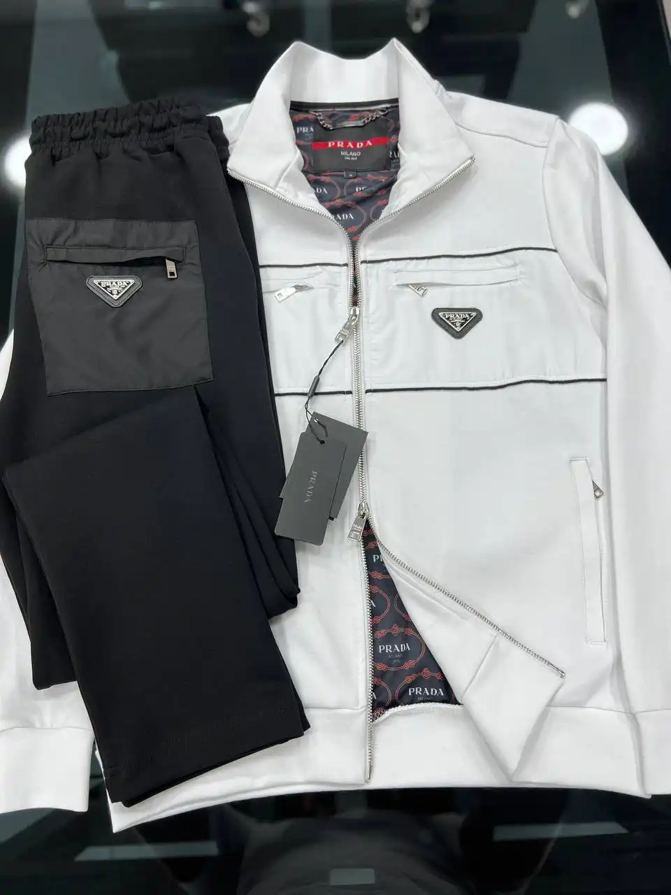 Мужские спортивные костюмы и другая одежда