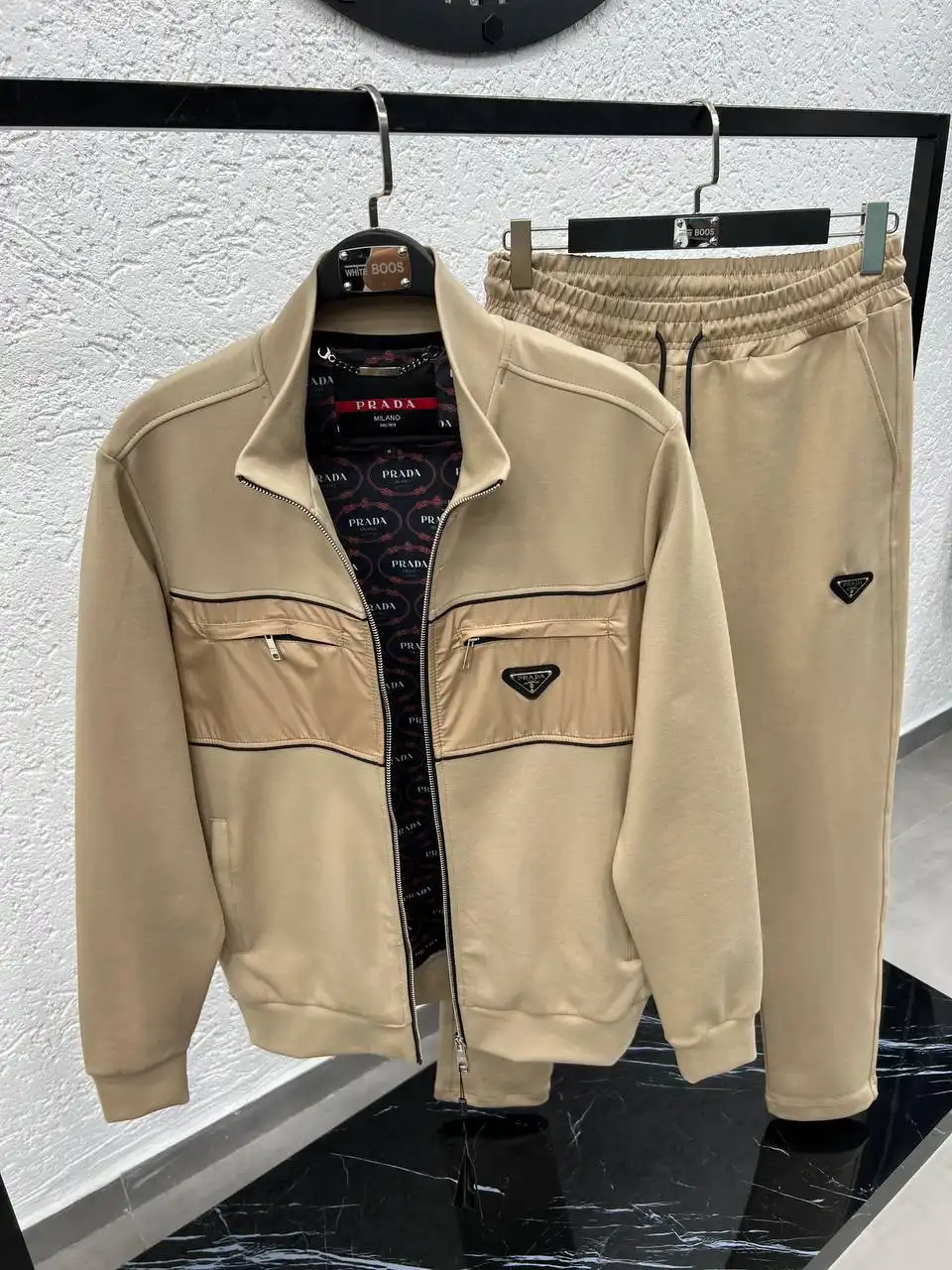 Мужские спортивные костюмы и другая одежда