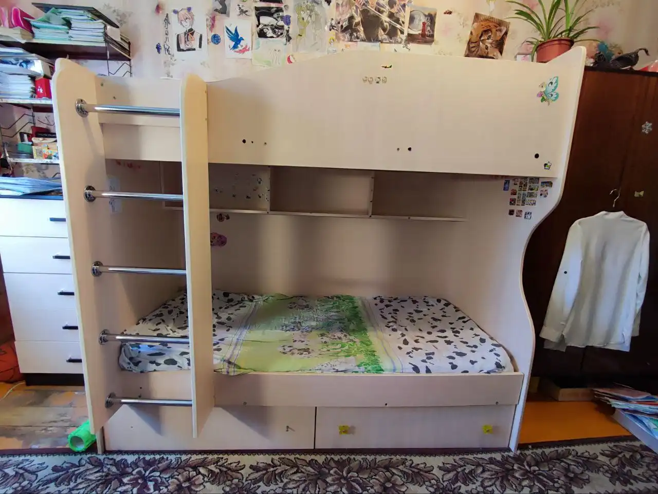 Детская двухъярусная кровать