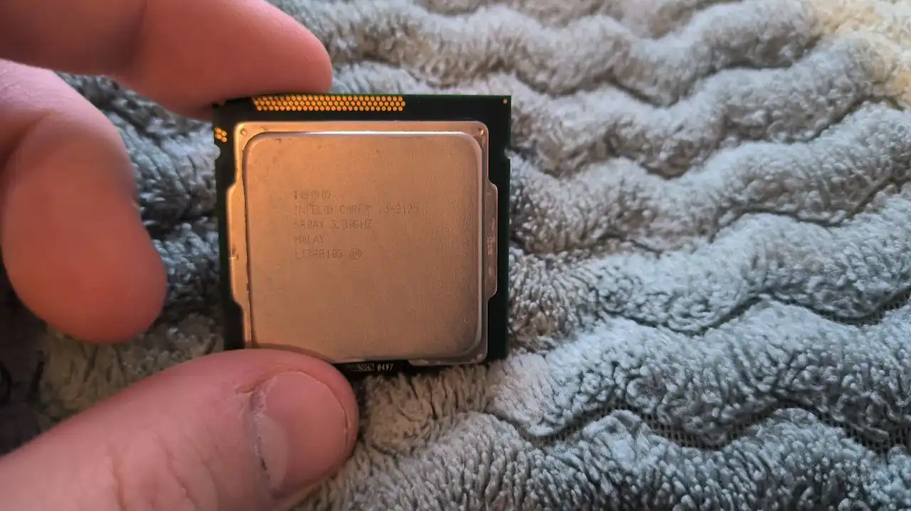 Продажа компьютерных комплектующих и запчастей в Челябинске