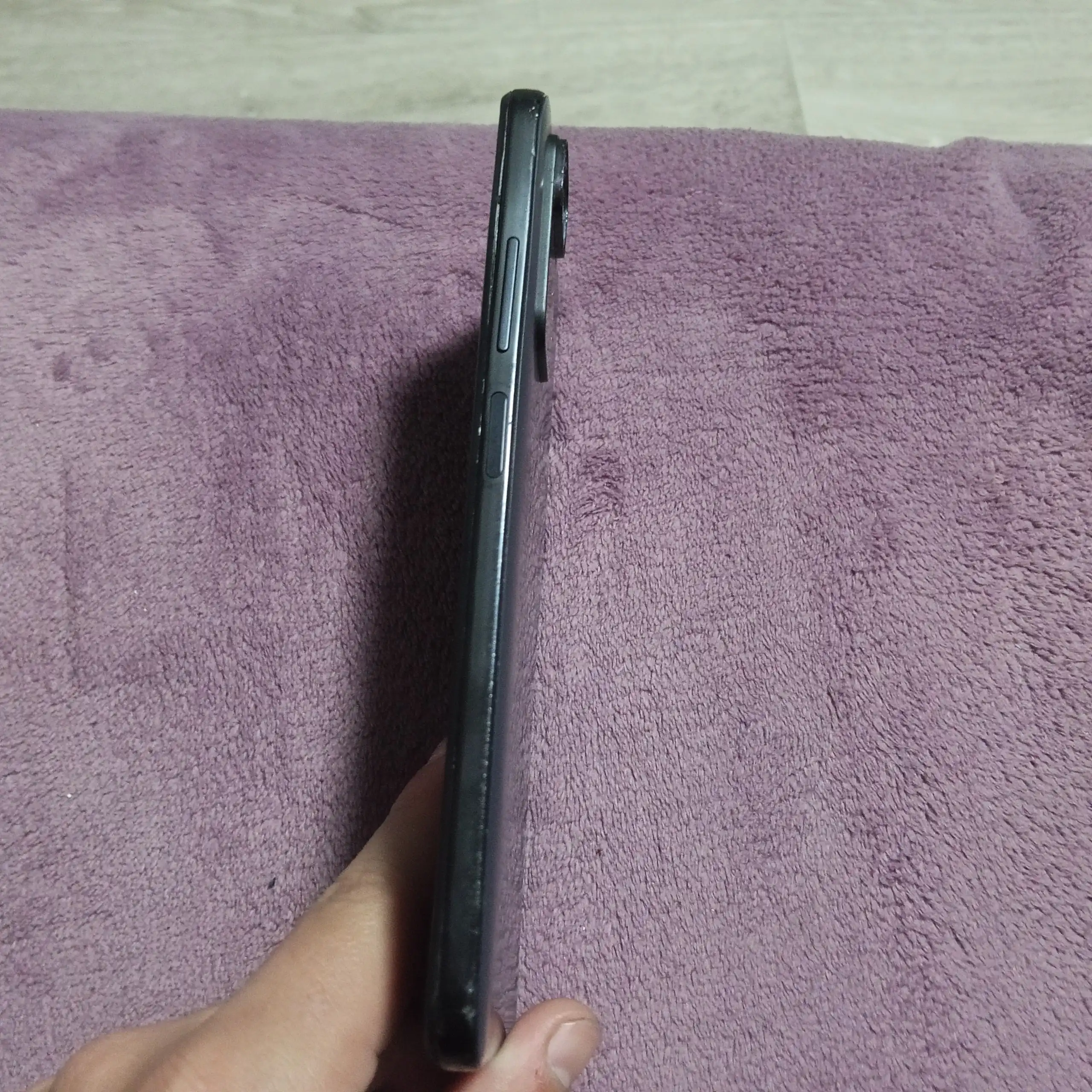 Разбит дисплей и корпус, нет стекла задней камеры