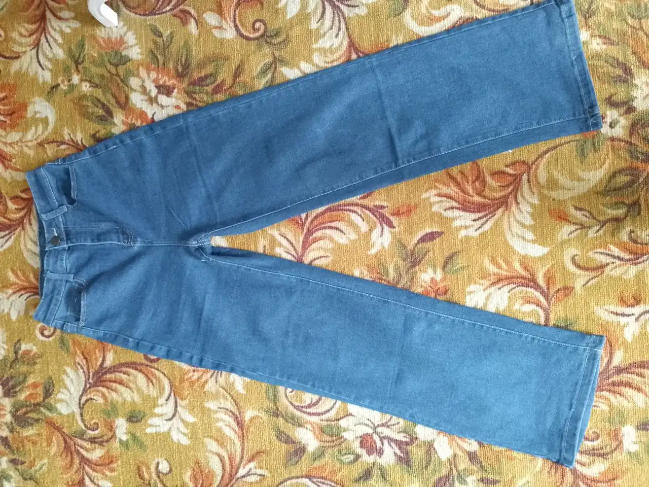 Продам женские джинсы прямые на высокой посадке 44 размера