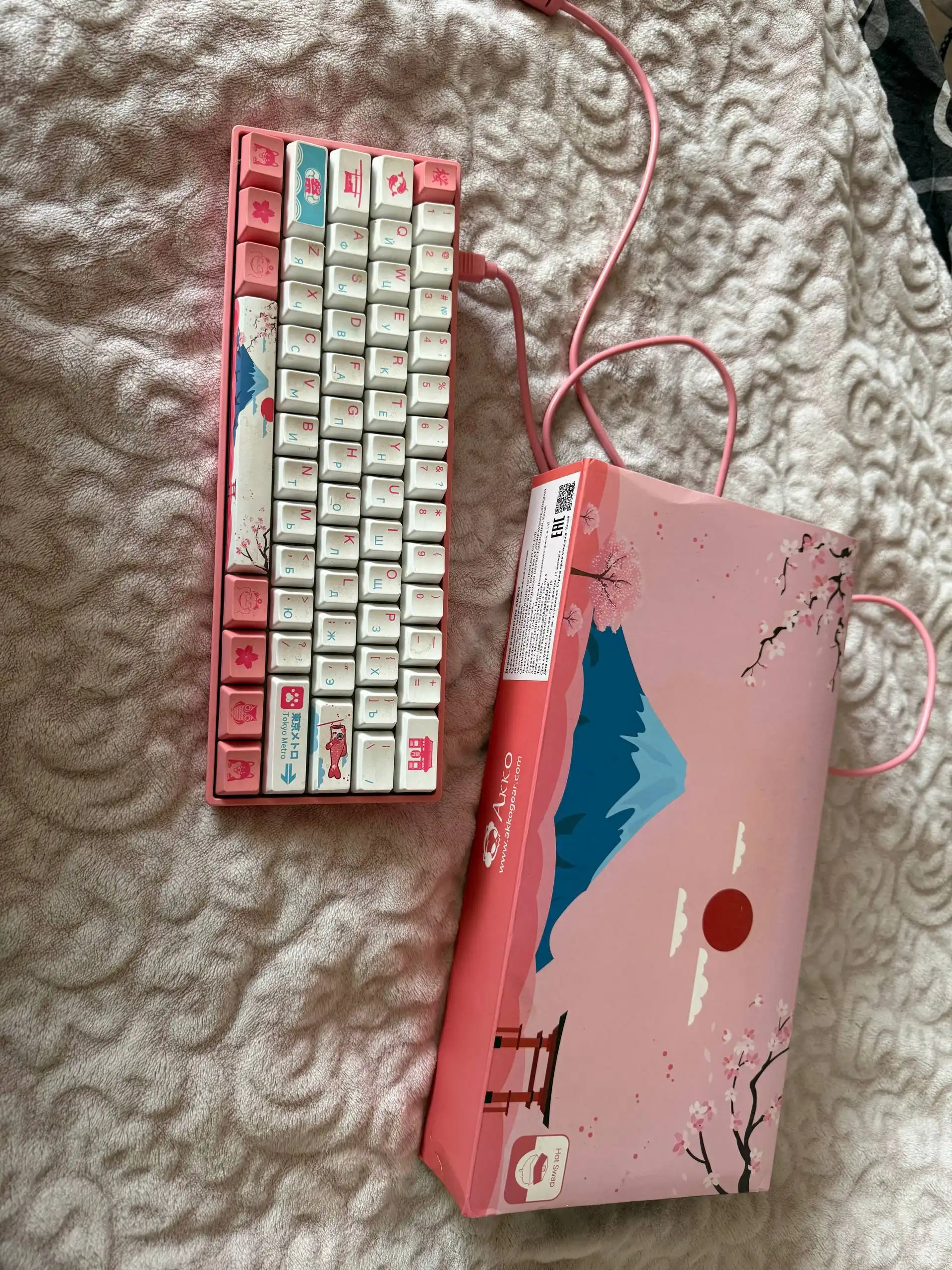 Продам клавиатуру в отличном состоянии