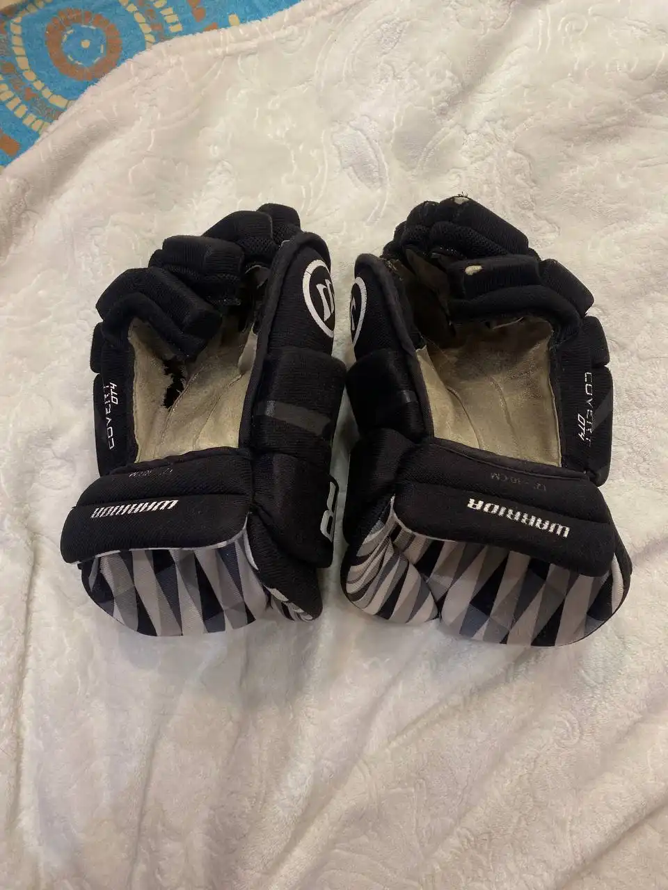 Продам хоккейные краги