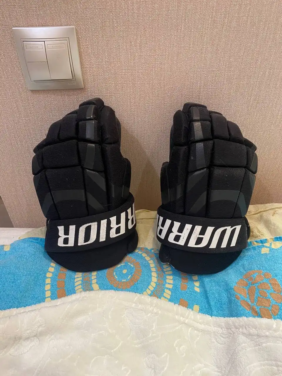 Продам хоккейные краги