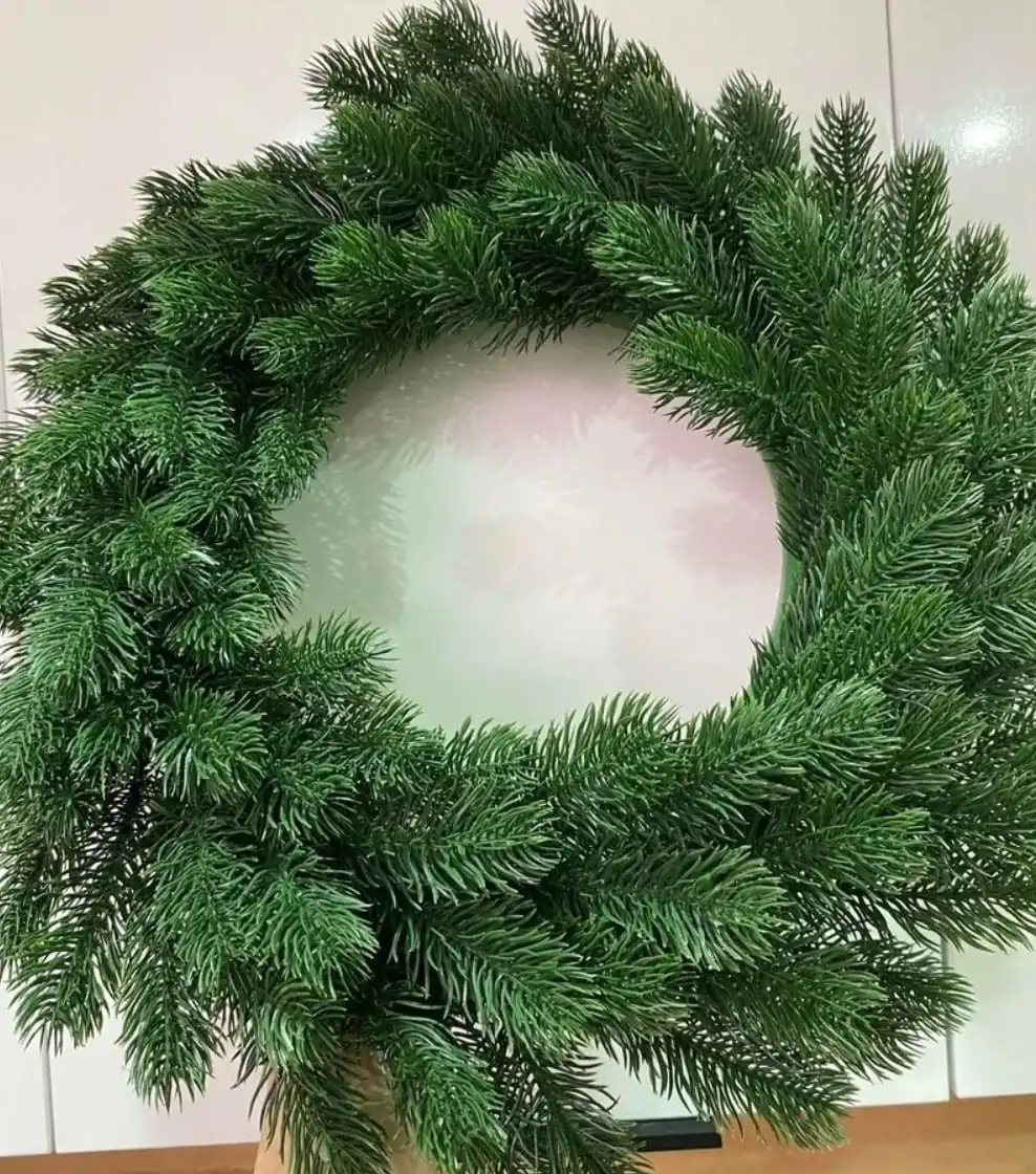 Новогодний венок хвойный на дверь