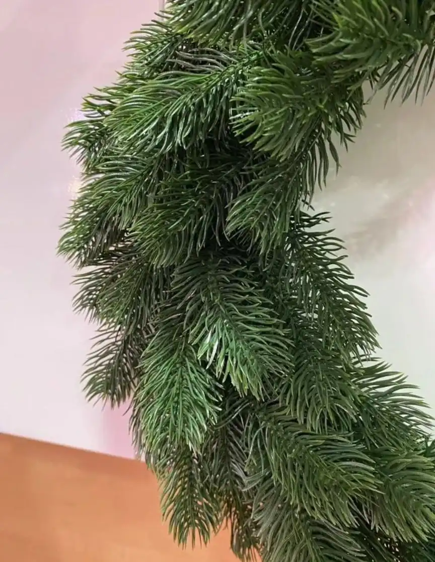 Новогодний венок хвойный на дверь