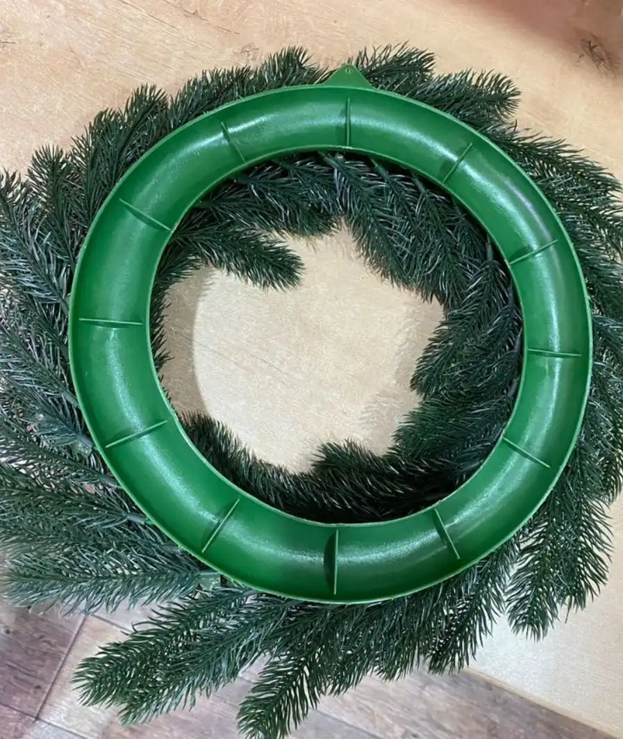 Новогодний венок хвойный на дверь