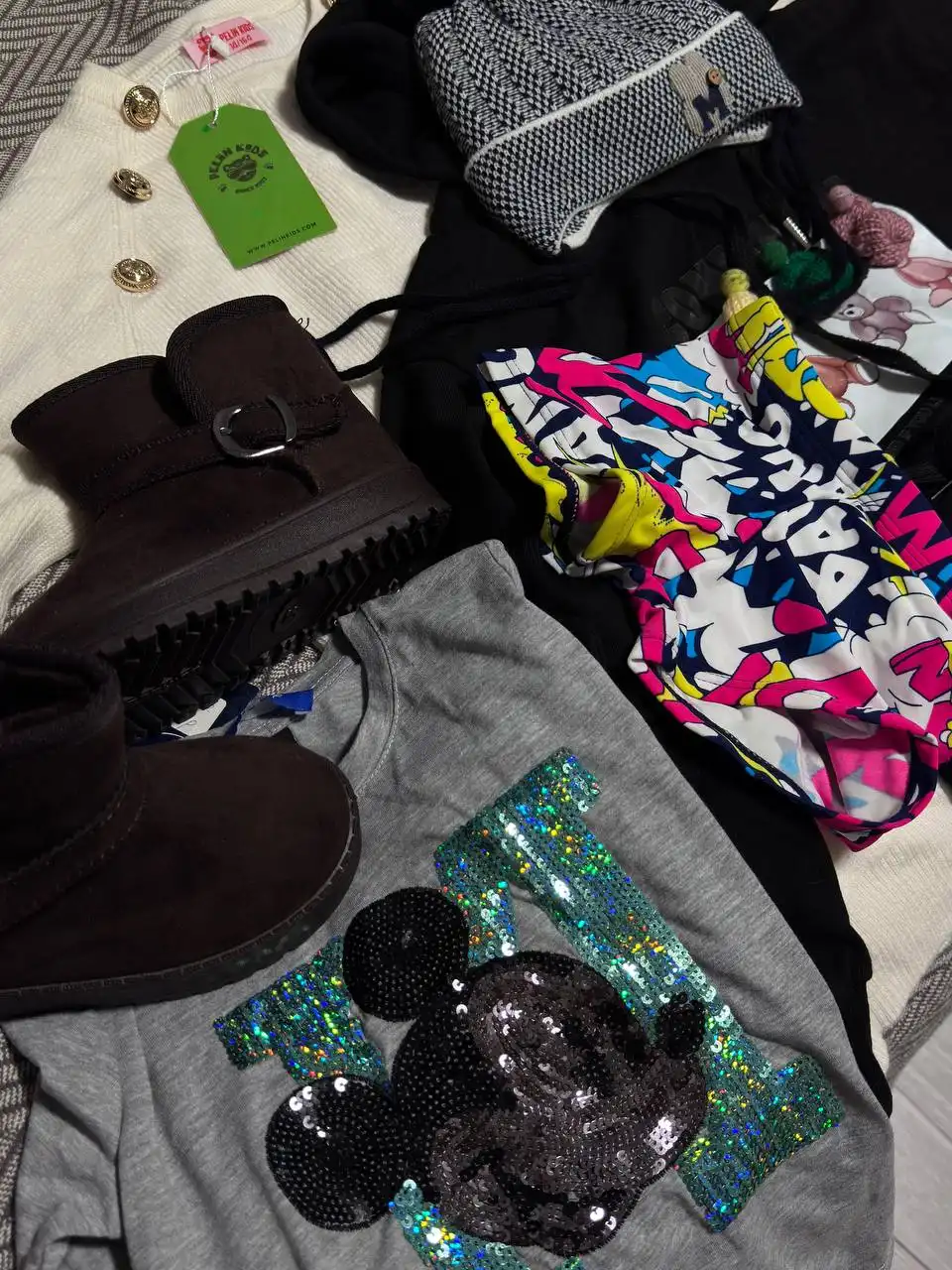 Распродажа новых вещей после закрытия магазина