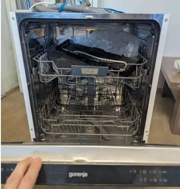 Встраиваемая посудомоечная машина Gorenje GV61211 неисправна