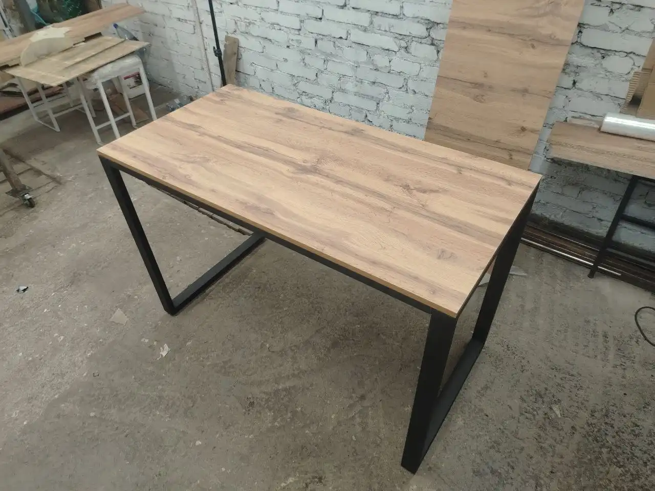 Новый компьютерный стол в стиле лофт