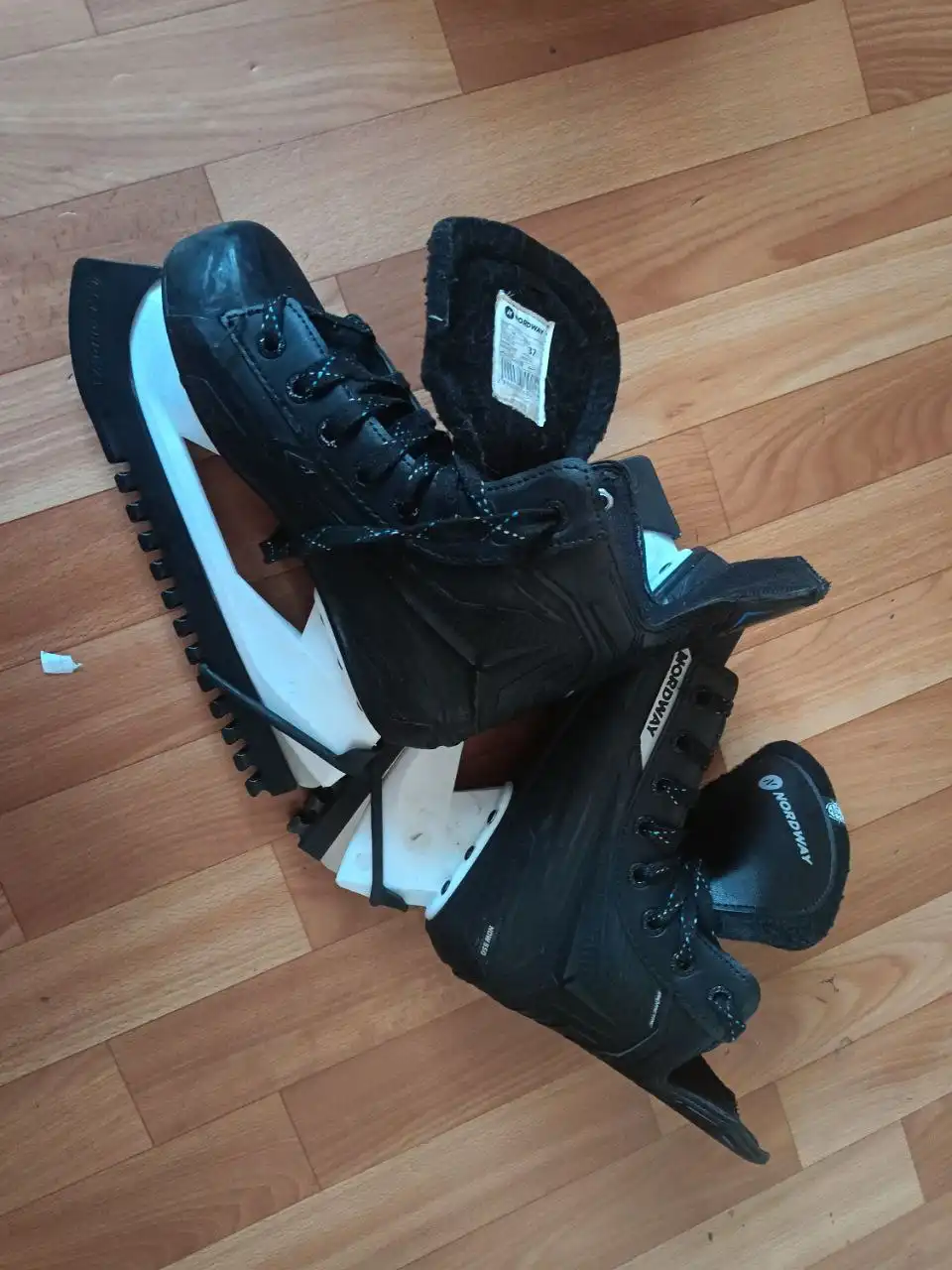 Продам коньки 37 размер