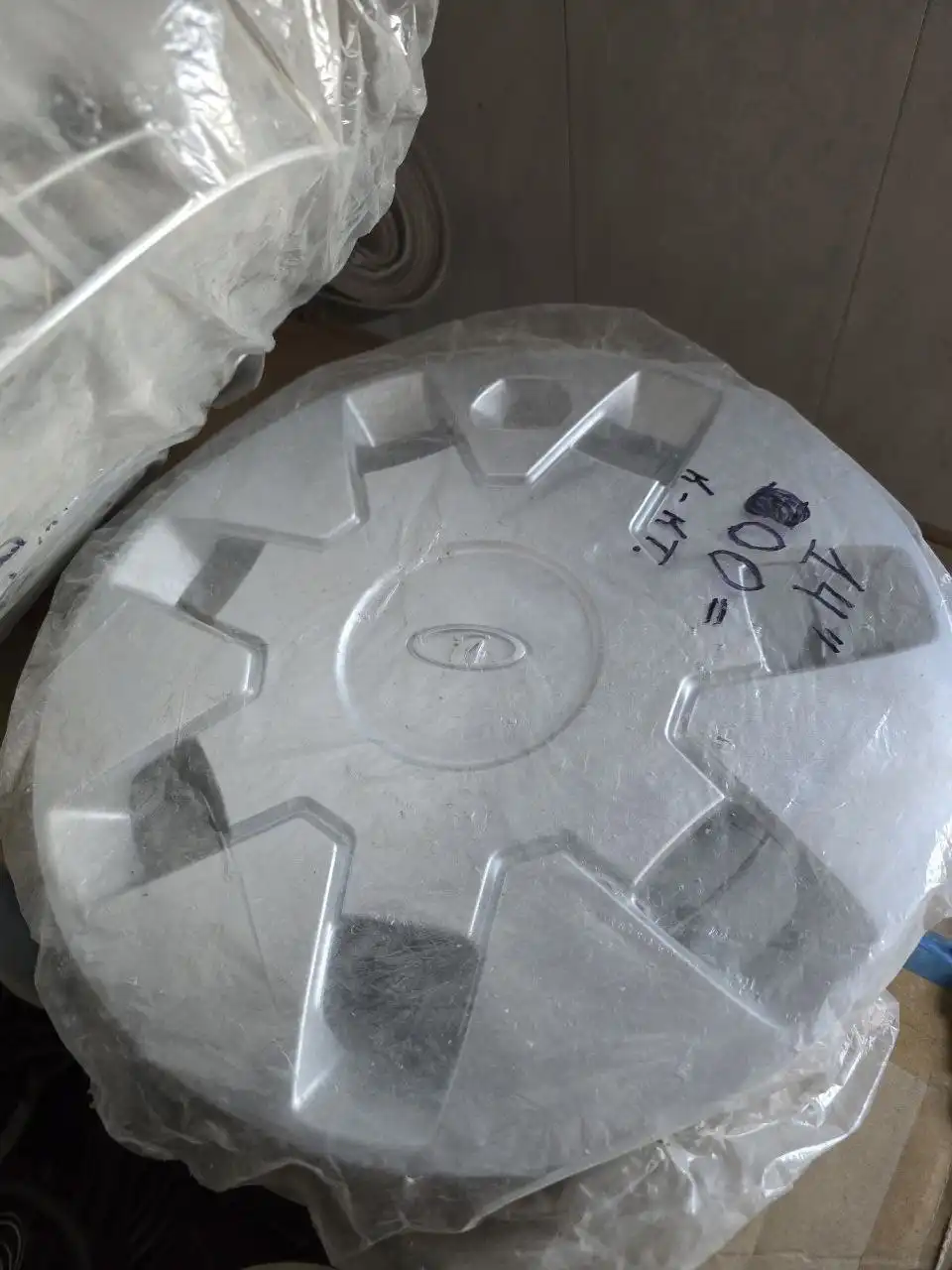 Колпаки на колеса R14 LADA