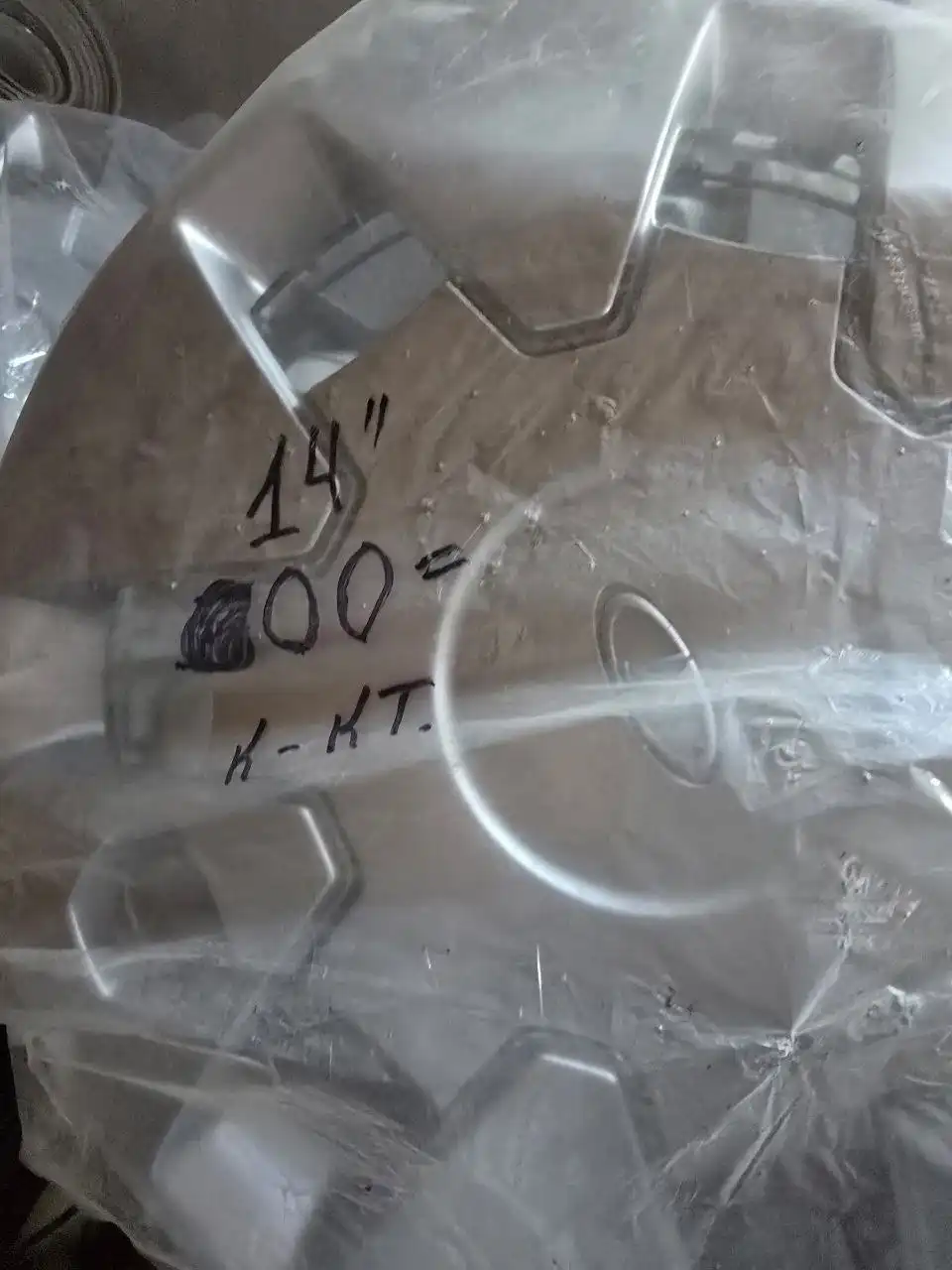 Колпаки на колеса R14 LADA