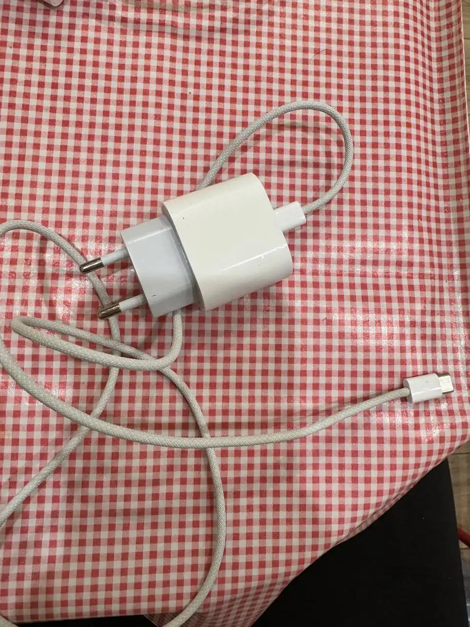 Продам зарядник на айфон