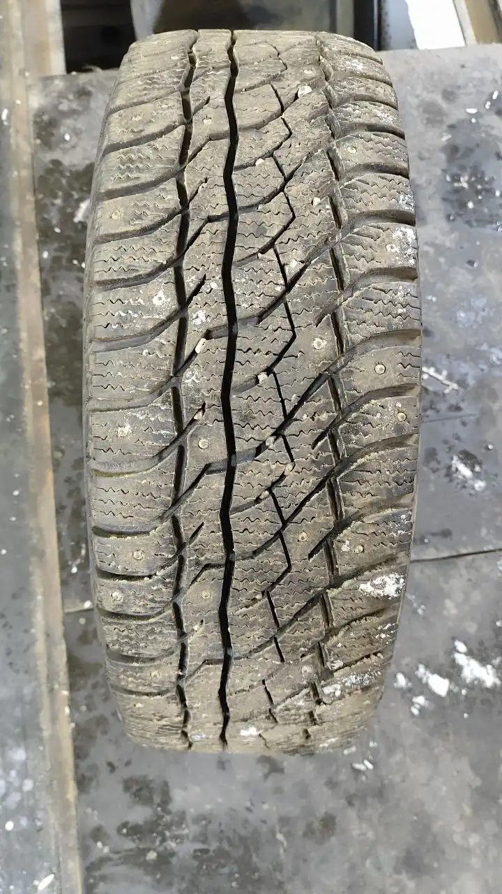 Две покрышки