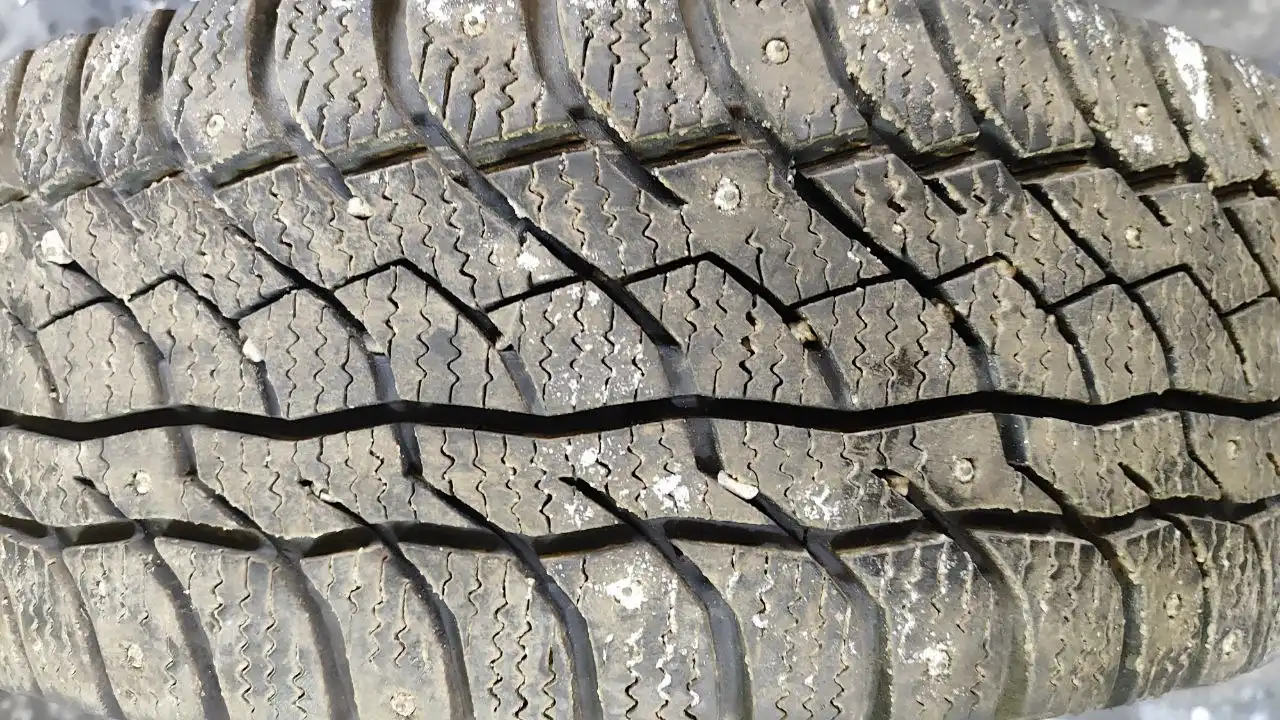 Две покрышки