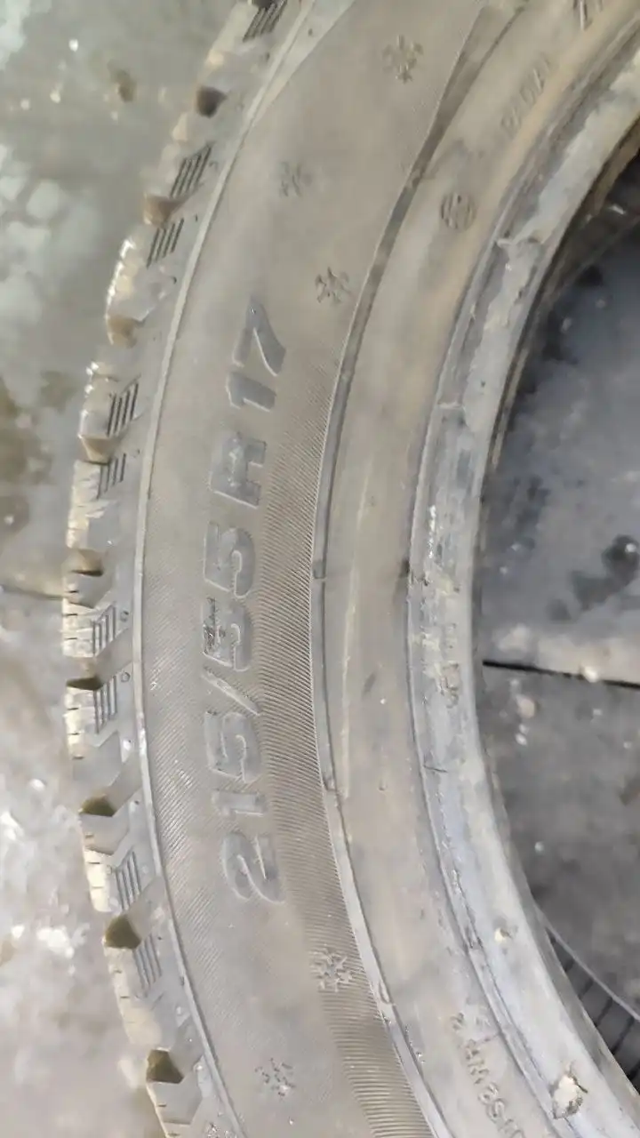 Две покрышки