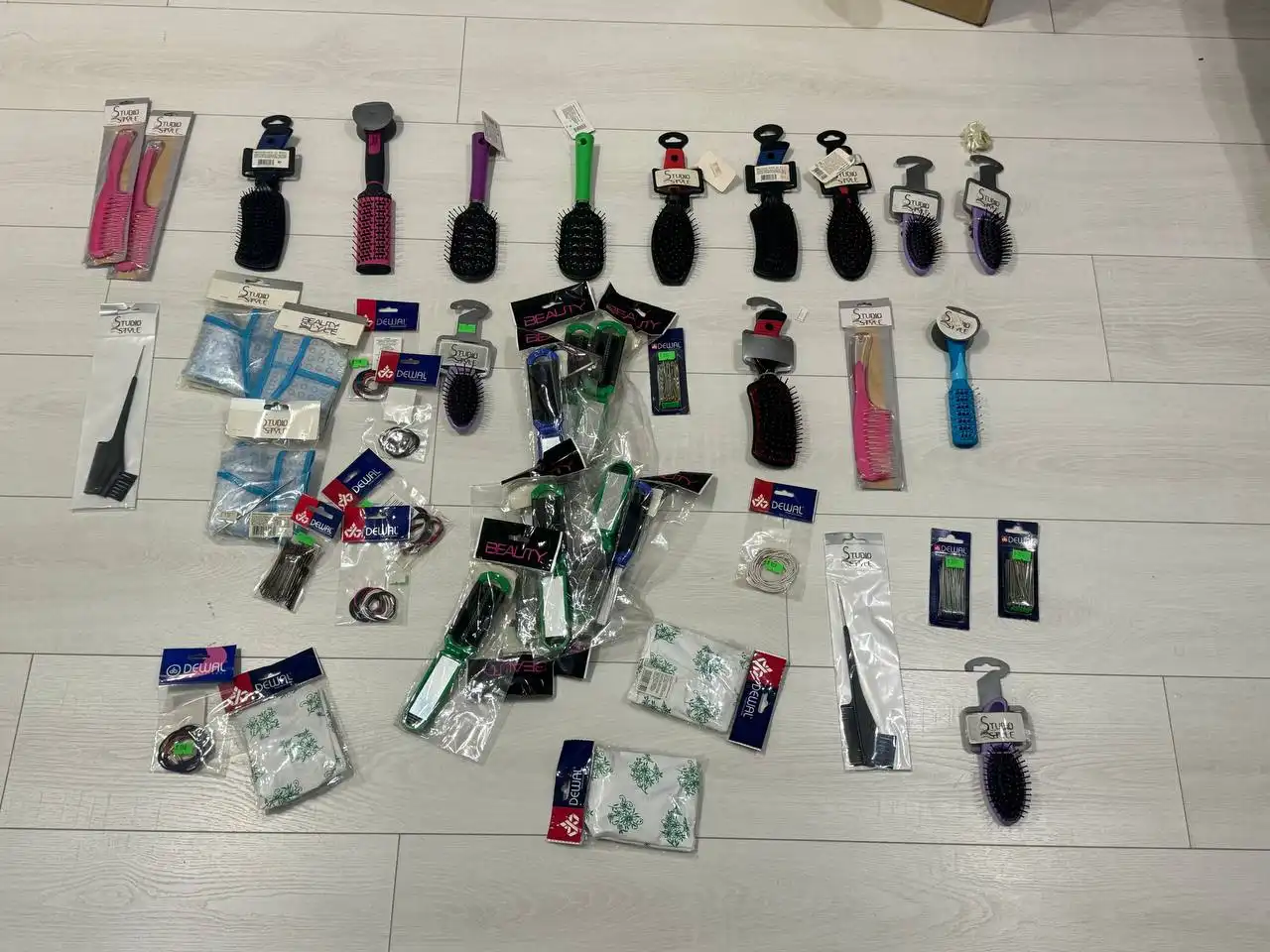 Распродажа остатков косметики и аксессуаров - Барахолка в Челябинск