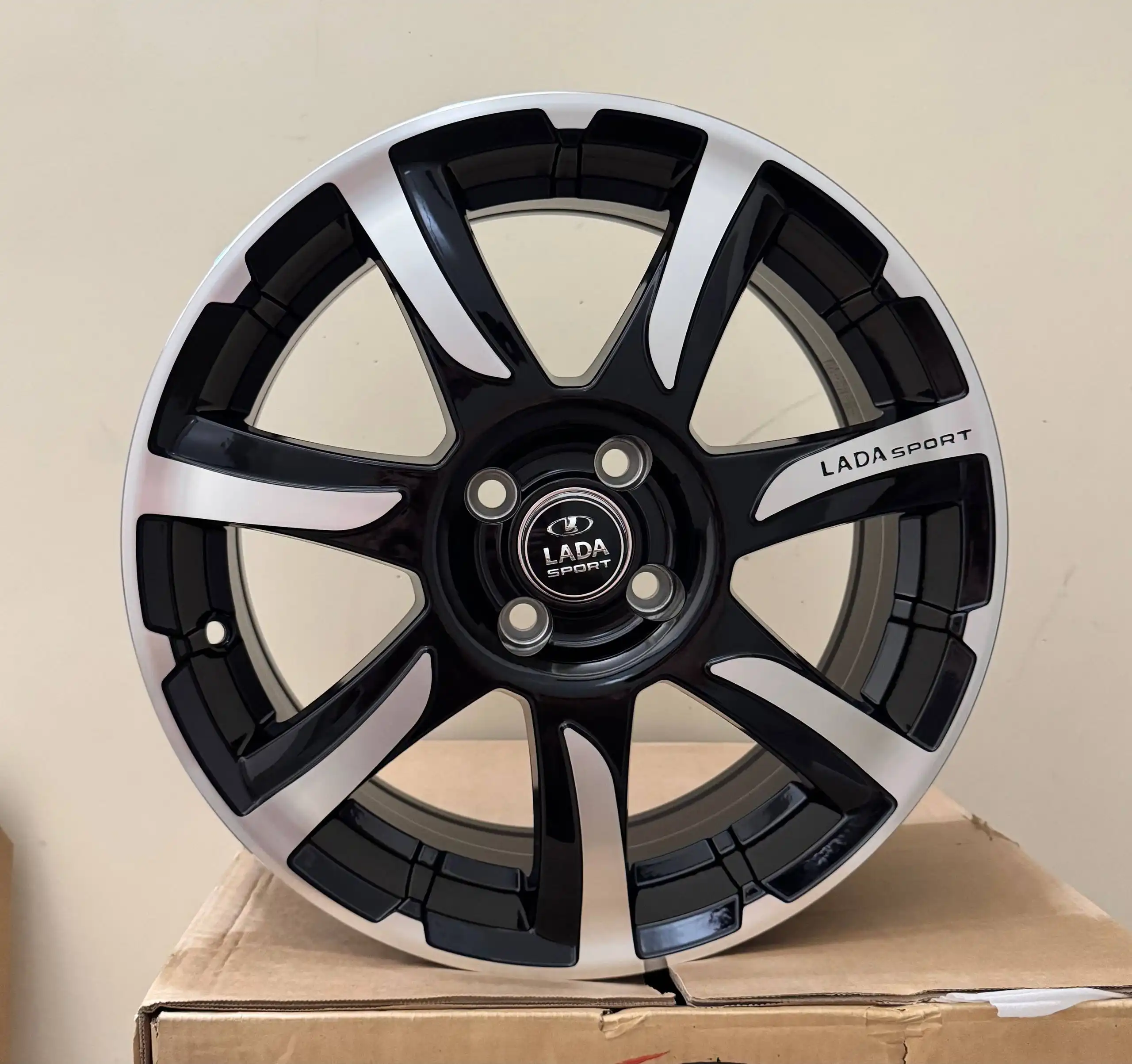 Кинжалы Лада спорт 15R 4x98 на ладу - Диски (Запчасти) в Челябинск