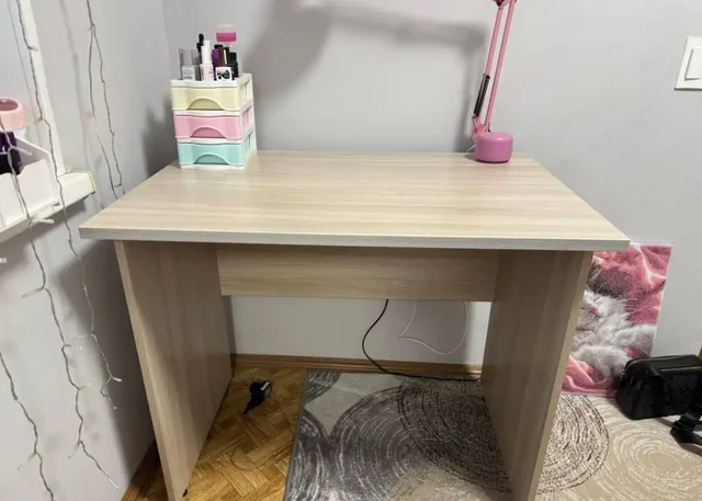 Стол и тумбочка на колесиках - Электронные сигареты/вейпы в Челябинск