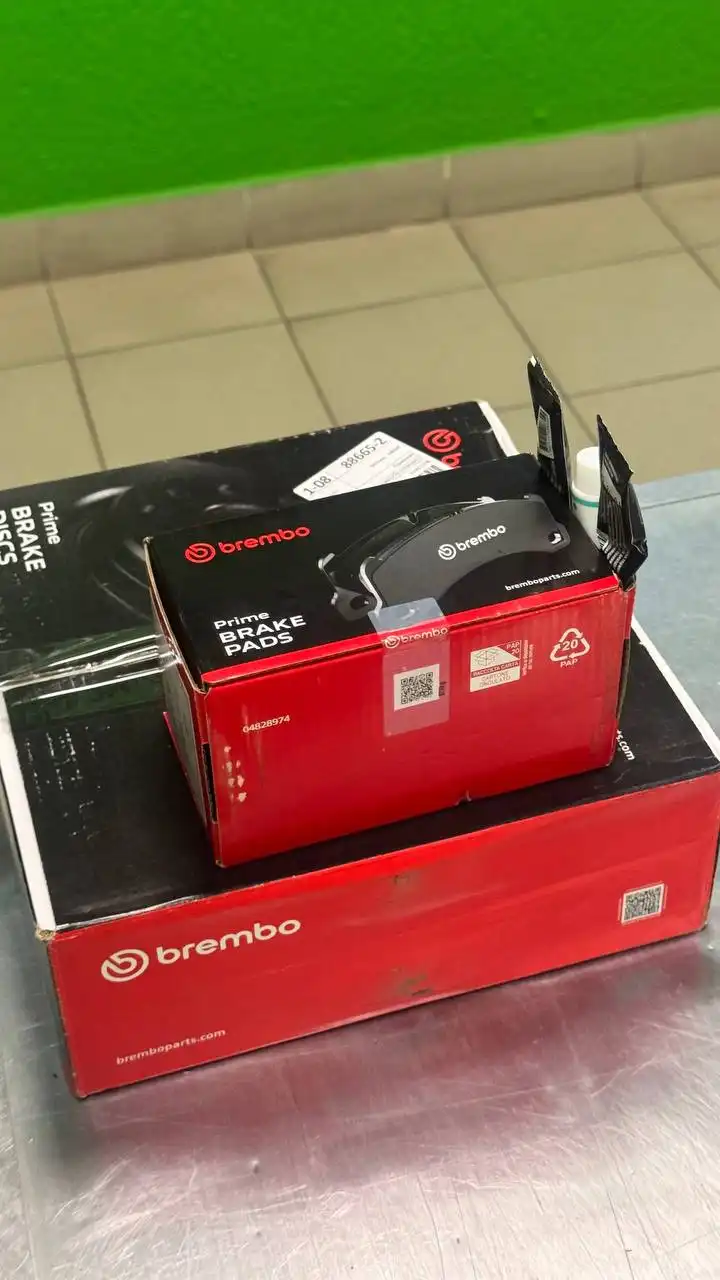 Комплект новых колодок Brembo для Volkswagen Polo - Тормозная система (Запчасти) в Челябинск