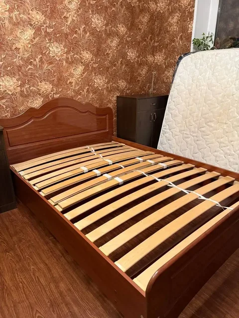 Кровать 140х200 с небольшим ремонтом - Вейп-товары в Челябинск