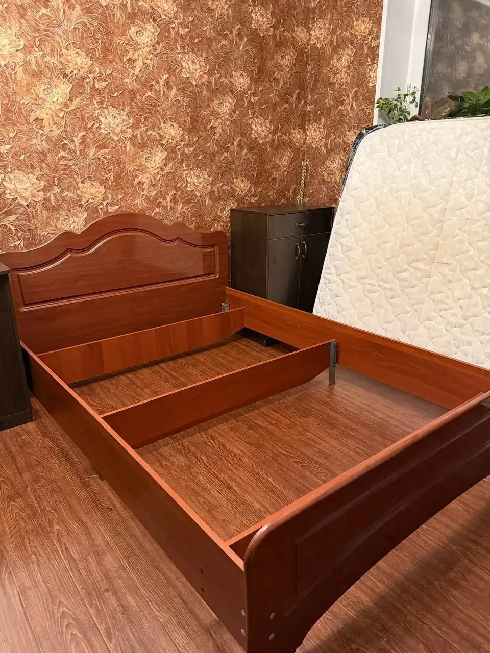 Кровать 140х200 с небольшим ремонтом - Мебель (Барахолка) в Челябинск