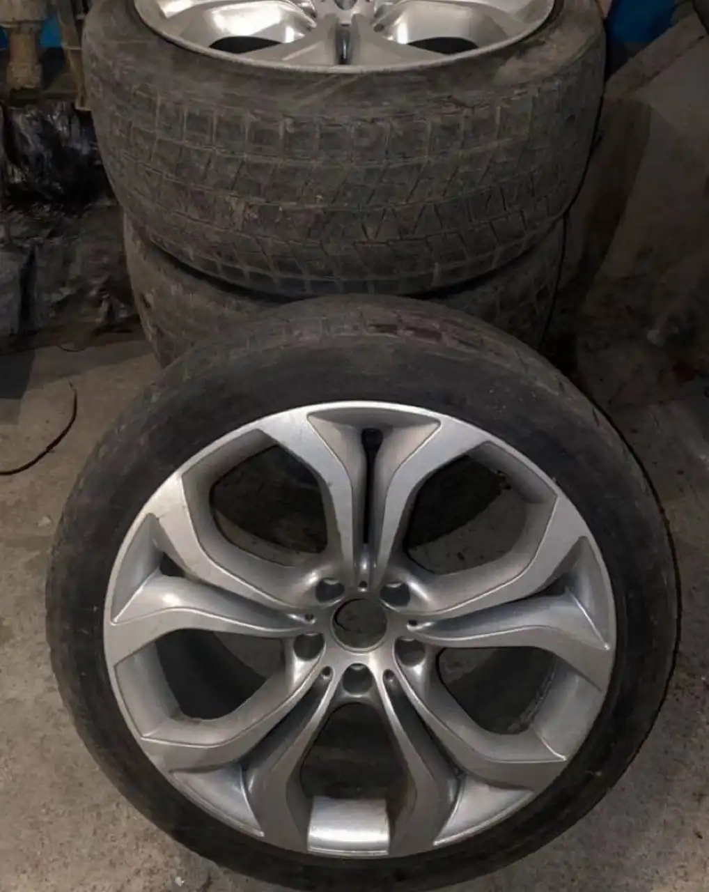 Продам диски с резиной на BMW - Диски и шины (Авто) в Челябинск